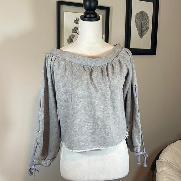 NWT Romeo and Juliet Couture cropped sweatshirt top - Picture 1 of 7
